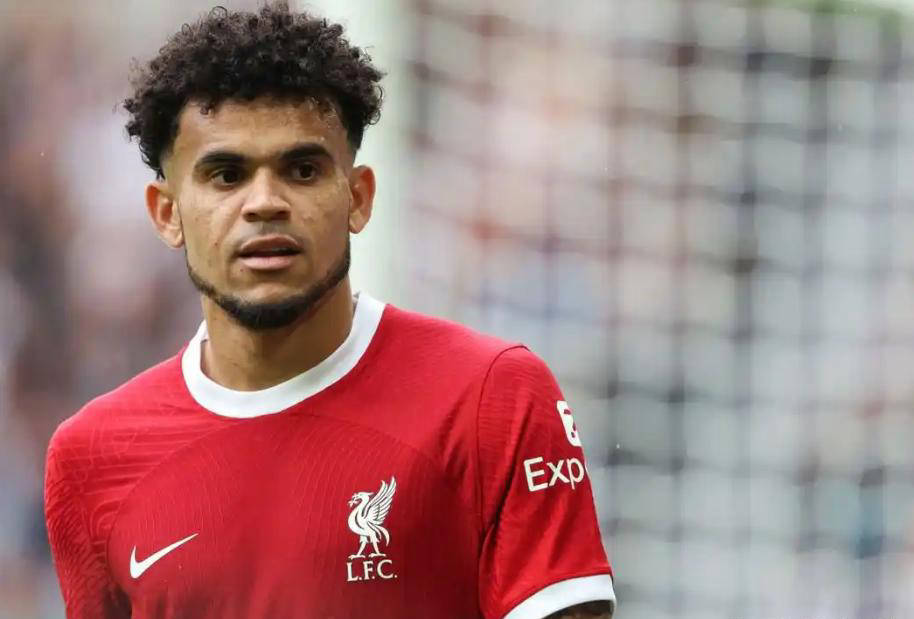 包含今晨英超传出新动向，巴塞罗那完成体检，管理层表态：更衣室稳定，年轻球员得到机会的词条